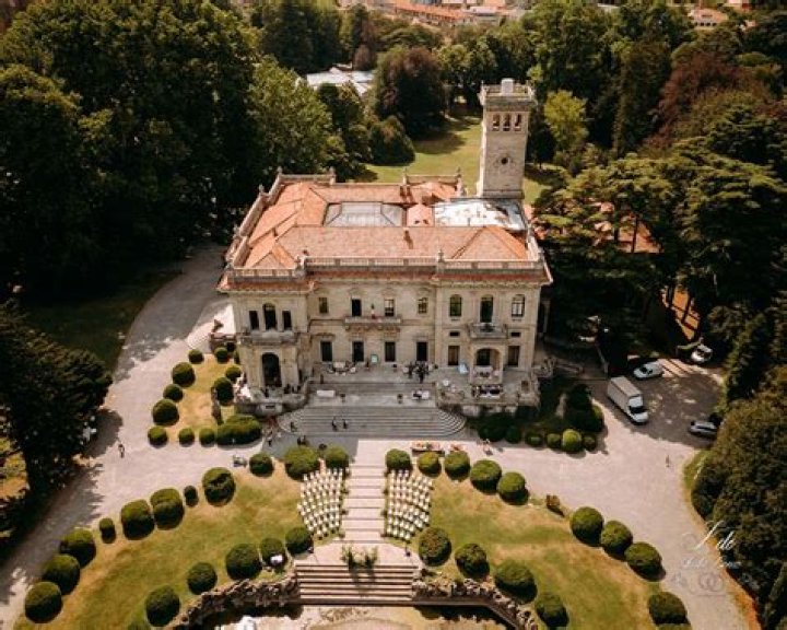 Can you stay at Villa Erba?